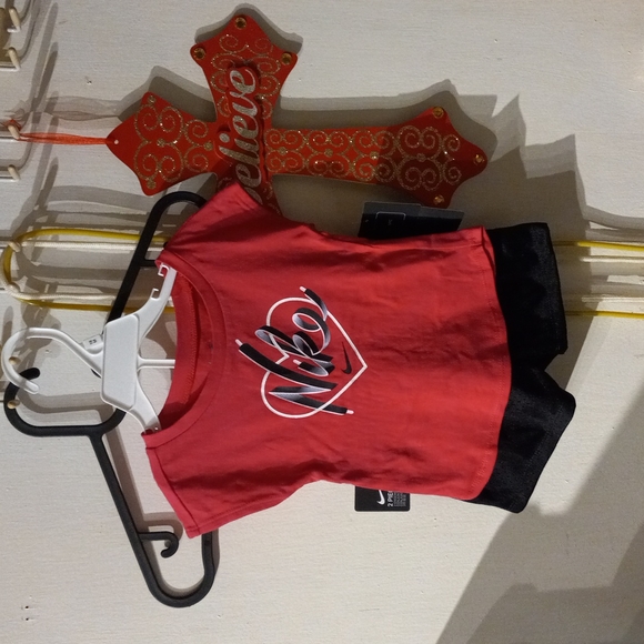 Nike Other - Nike Kids- Girls 2pc Set. Size 18M